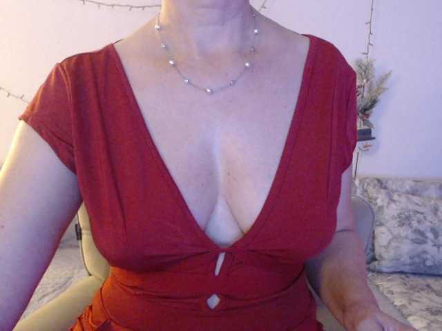 goodSnowQueen's BongaCams show and profile