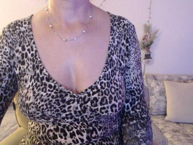 goodSnowQueen's BongaCams show and profile