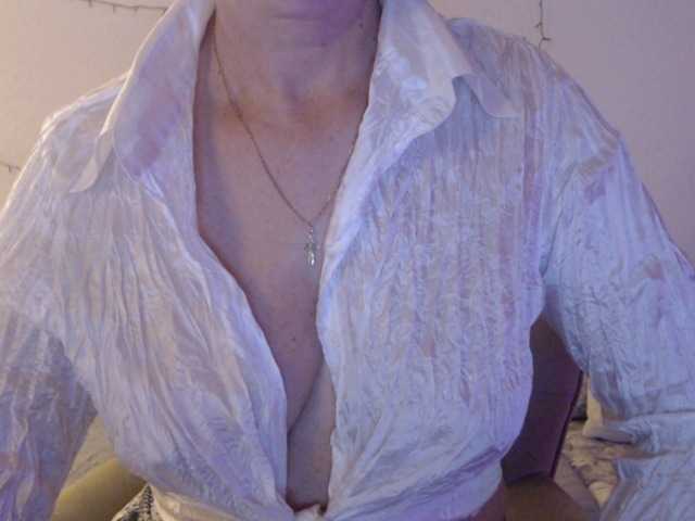 goodSnowQueen's BongaCams show and profile