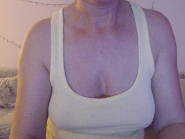 goodSnowQueen's BongaCams show and profile