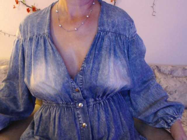 goodSnowQueen from BongaCams is Freechat