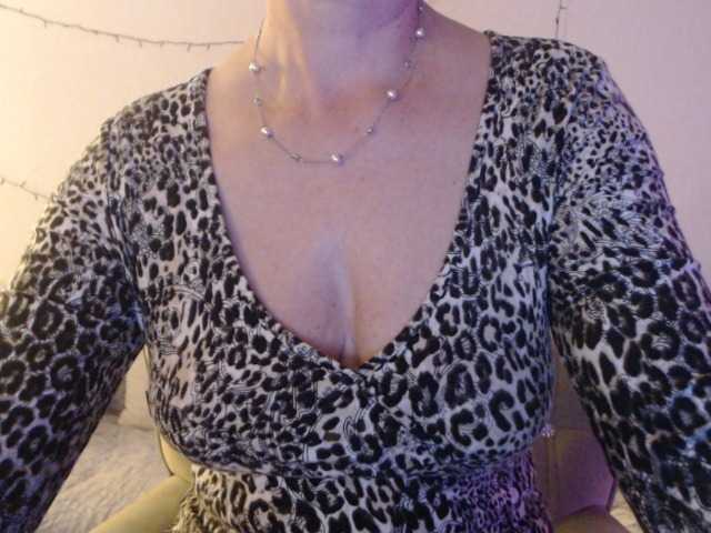 goodSnowQueen's BongaCams show and profile