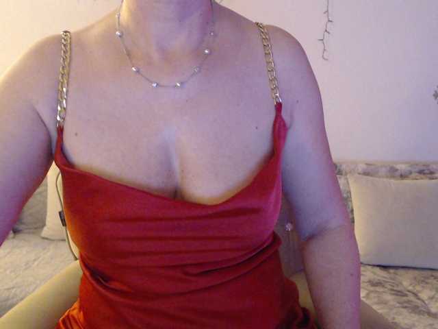 goodSnowQueen's BongaCams show and profile