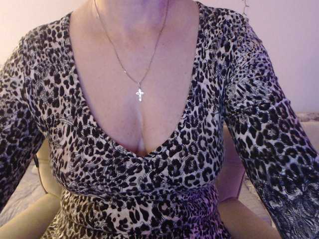 goodSnowQueen's BongaCams show and profile