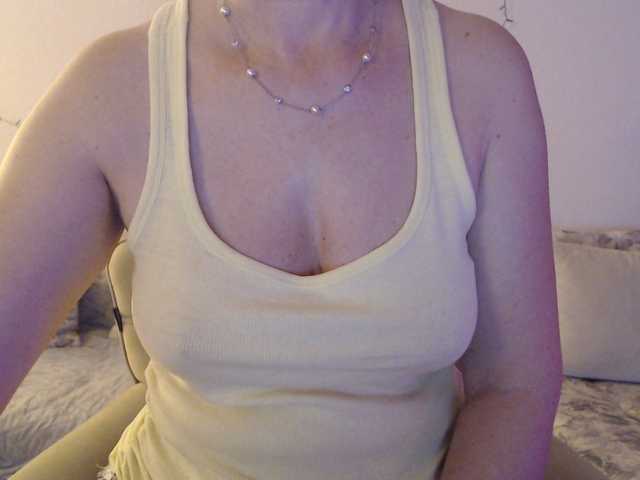 goodSnowQueen's BongaCams show and profile