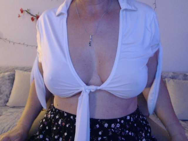 goodSnowQueen from BongaCams is Freechat