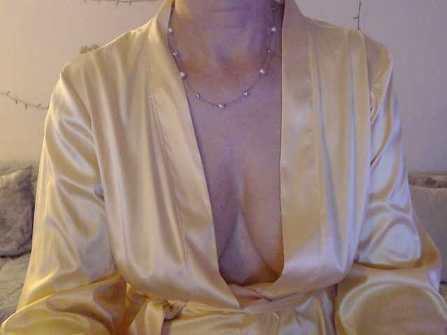 goodSnowQueen's BongaCams show and profile