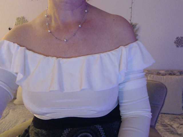 goodSnowQueen's BongaCams show and profile