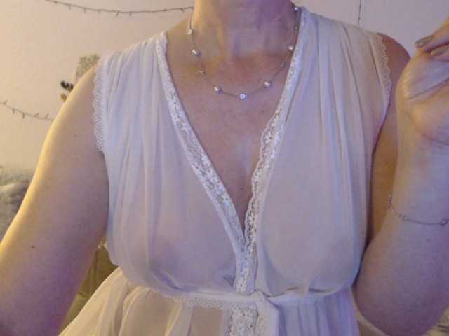 goodSnowQueen live cam