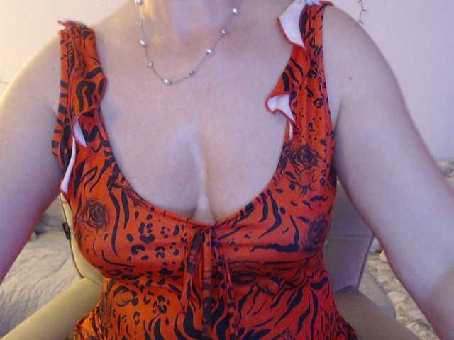 goodSnowQueen's BongaCams show and profile