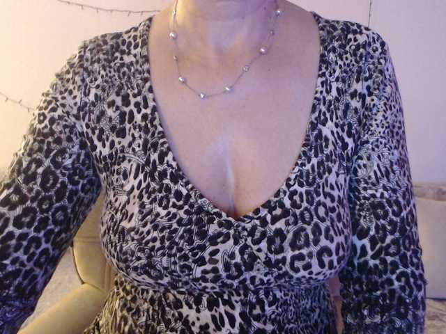 goodSnowQueen's BongaCams show and profile