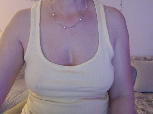 goodSnowQueen's BongaCams show and profile