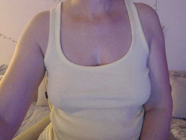 goodSnowQueen's BongaCams show and profile