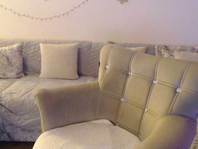 goodSnowQueen's BongaCams show and profile