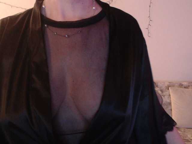 goodSnowQueen's BongaCams show and profile