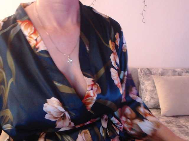 goodSnowQueen's BongaCams show and profile