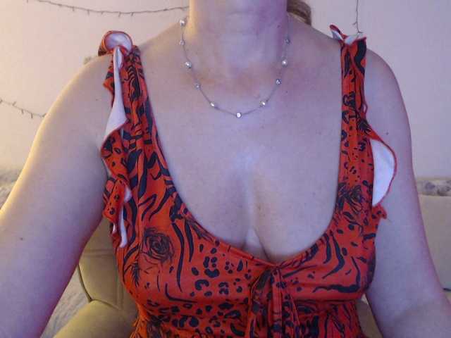 goodSnowQueen's BongaCams show and profile