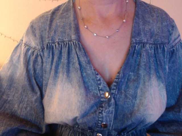 goodSnowQueen live cam profile