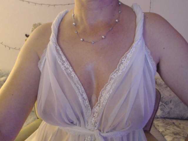 goodSnowQueen's BongaCams show and profile