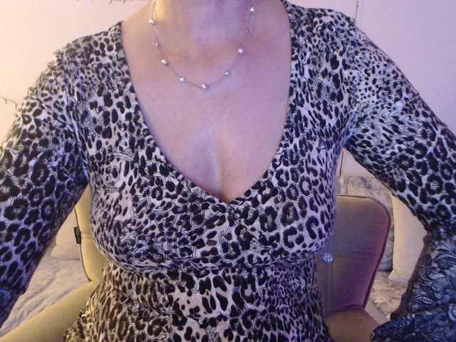 goodSnowQueen's BongaCams show and profile