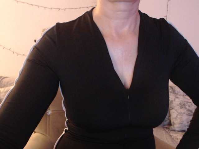 goodSnowQueen's BongaCams show and profile