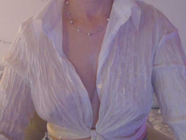 goodSnowQueen's BongaCams show and profile