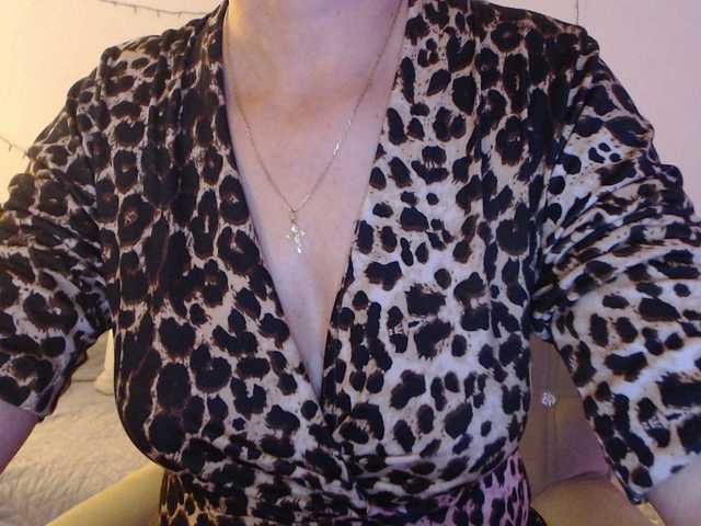 goodSnowQueen's BongaCams show and profile