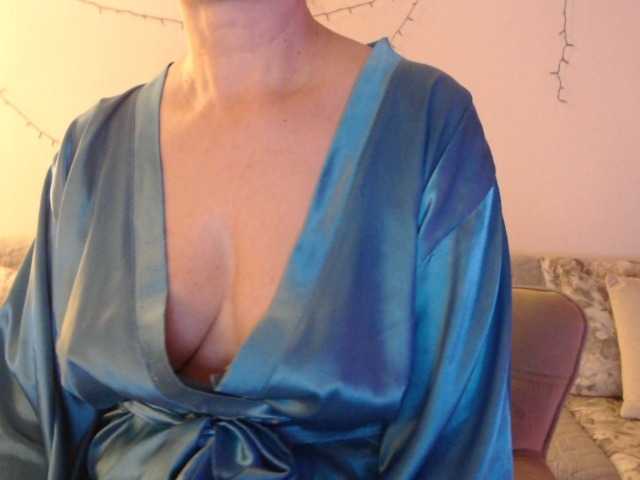 goodSnowQueen's BongaCams show and profile