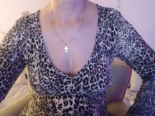 goodSnowQueen's BongaCams show and profile