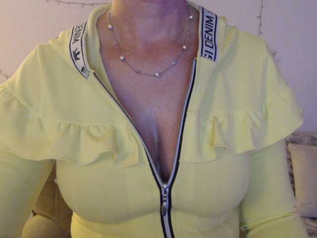 Profile and Statistics for goodSnowQueen on BongaCams