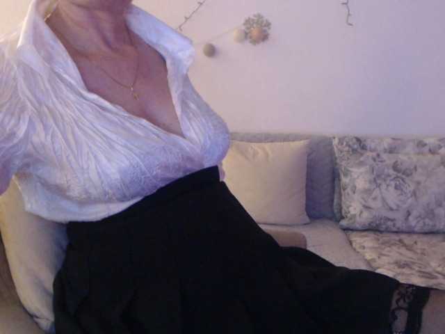 goodSnowQueen's BongaCams show and profile