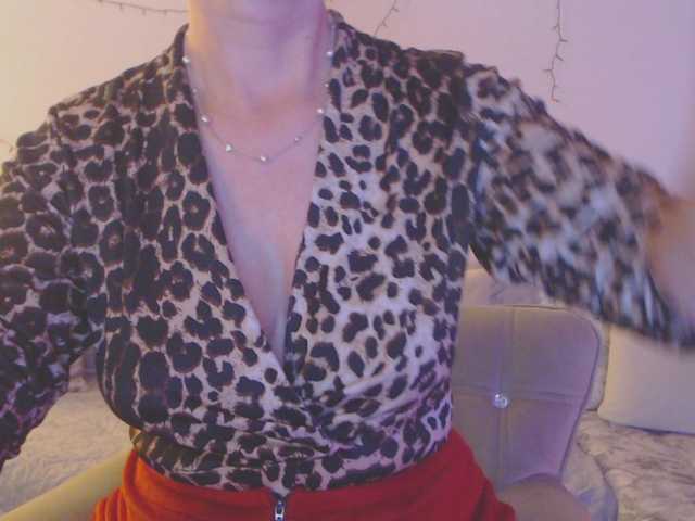 goodSnowQueen's BongaCams show and profile