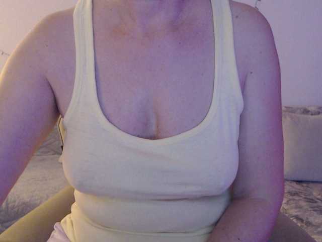 goodSnowQueen's BongaCams show and profile