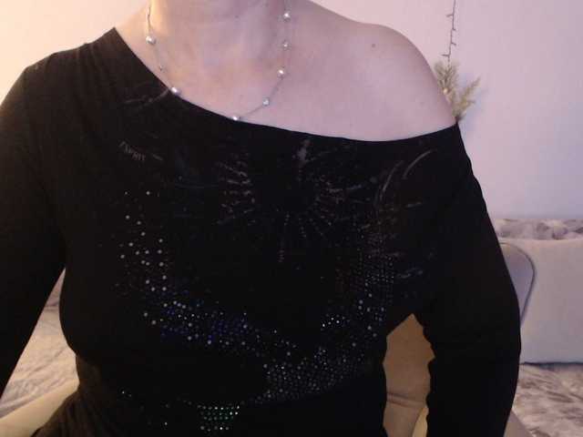 goodSnowQueen's BongaCams show and profile