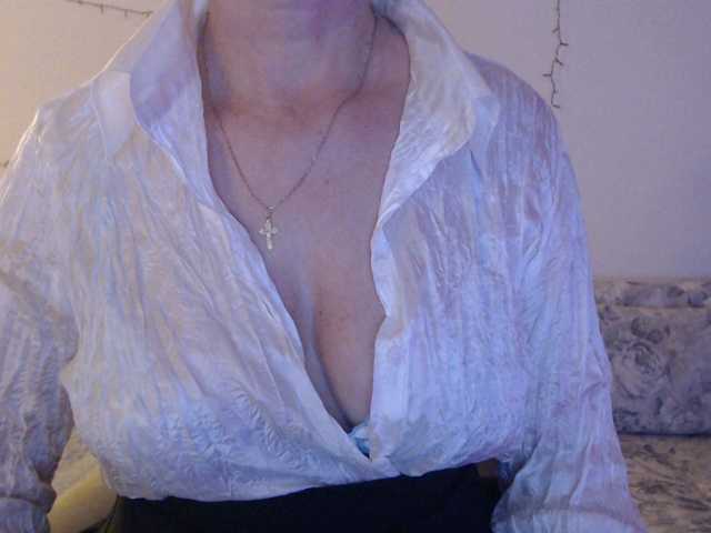 goodSnowQueen's BongaCams show and profile