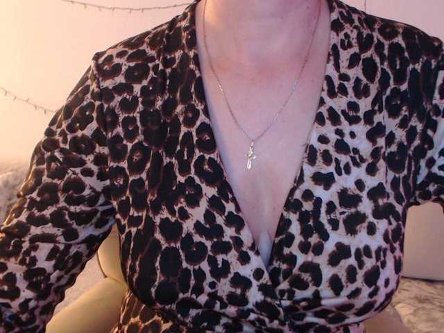 goodSnowQueen's BongaCams show and profile