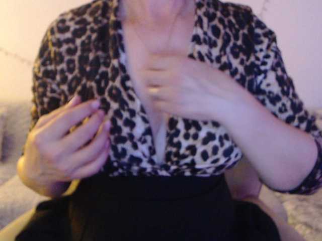 goodSnowQueen's BongaCams show and profile