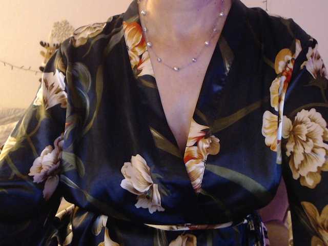 goodSnowQueen's BongaCams show and profile