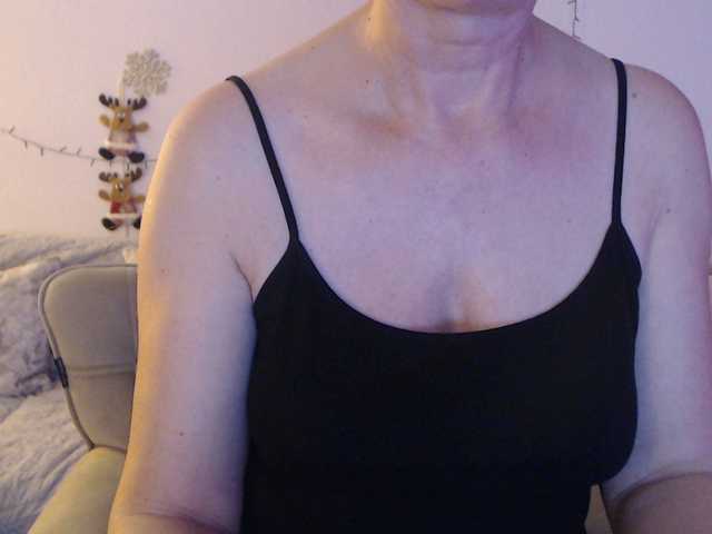 goodSnowQueen's BongaCams show and profile