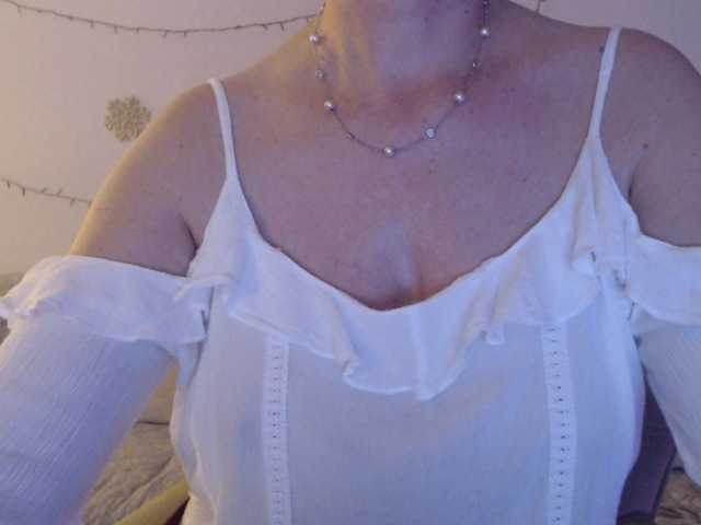 goodSnowQueen's BongaCams show and profile