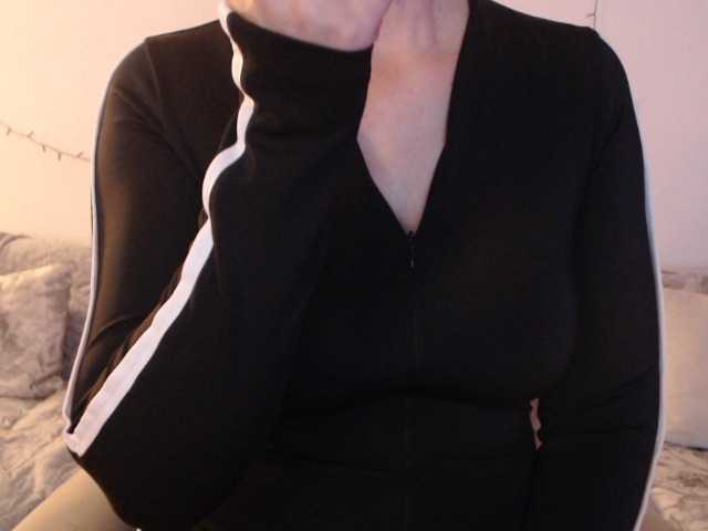 goodSnowQueen's BongaCams show and profile