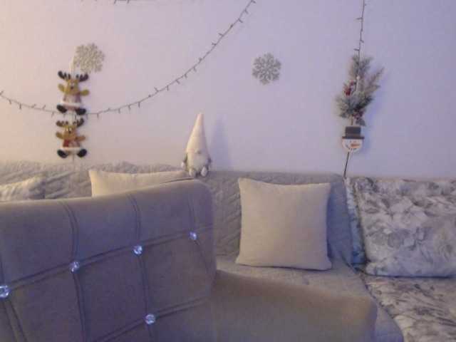 goodSnowQueen's BongaCams show and profile