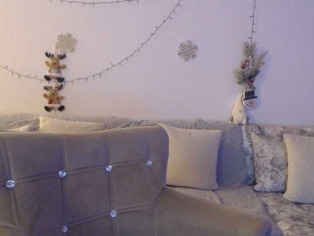 goodSnowQueen's BongaCams show and profile