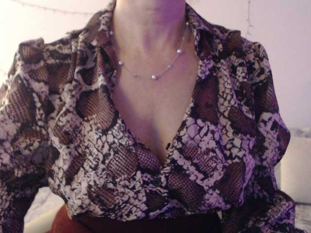 goodSnowQueen's BongaCams show and profile