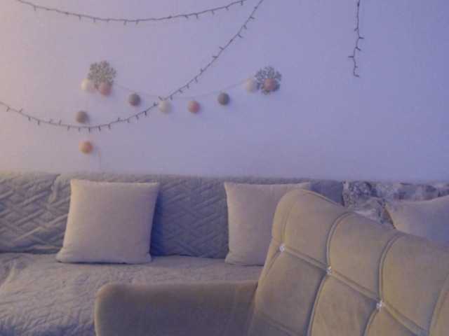 goodSnowQueen's BongaCams show and profile