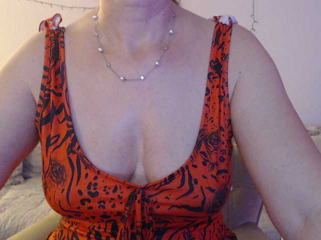 goodSnowQueen's BongaCams show and profile