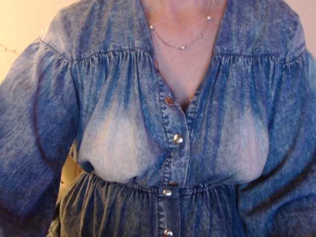 goodSnowQueen live cam profile