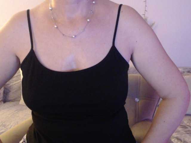 goodSnowQueen webcam