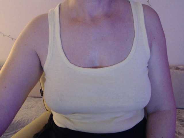 goodSnowQueen's BongaCams show and profile