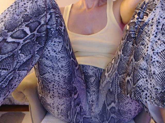 goodSnowQueen's BongaCams show and profile